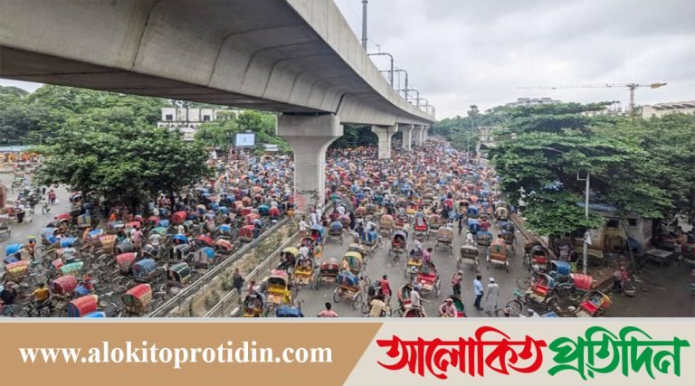 অবরোধ করে শাহবাগে রিকশাচালকদের বিক্ষোভ