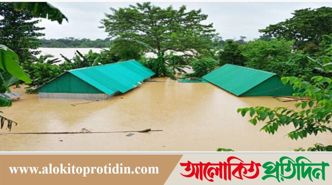 কুমিল্লায় বৃষ্টির পানি ও বন্যায় প্রাণ গেল ৪ জনের