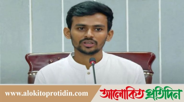 প্রথম মাসের বেতন ত্রাণ তহবিলে দেওয়ার ঘোষণা উপদেষ্টা আসিফ মাহমুদের