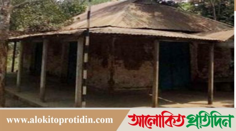 গাইবান্ধা জেলার প্রত্যন্ত অঞ্চলে বিলুপ্তির পথে গ্রাম বাংলার ঐতিহ্যের অংশ কাচারি ঘর