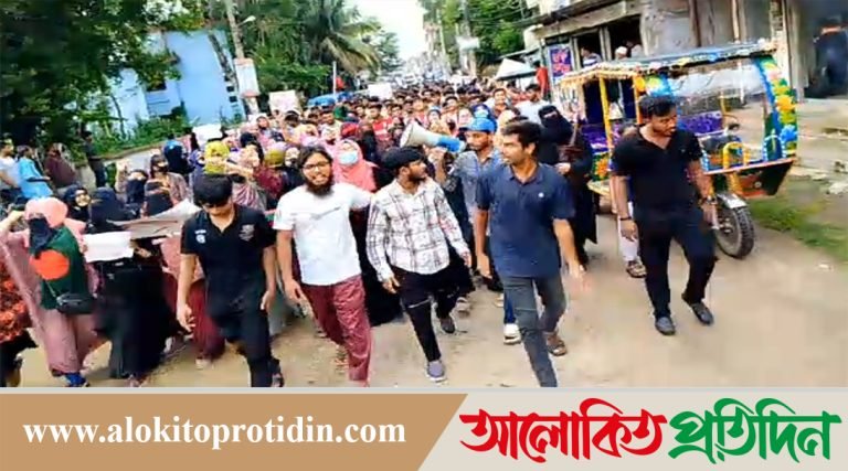 শিক্ষার্থী-অভিবাবকদের বিক্ষোভে উত্তাল টাঙ্গাইল, পুলিশসহ আহত ১৫ 