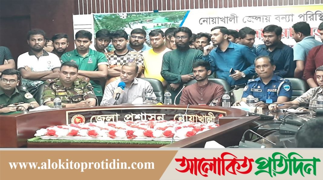 বন্যায় প্লাবিত নোয়াখালী পরিদর্শনে উপদেষ্টা আসিফ মাহমুদ 