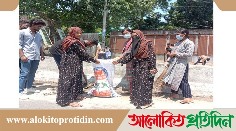 শিবালয়ে বৈষম্য বিরোধী শিক্ষার্থীর ব্যানারে পরিস্কার পরিচ্ছন্নতা অভিযান 