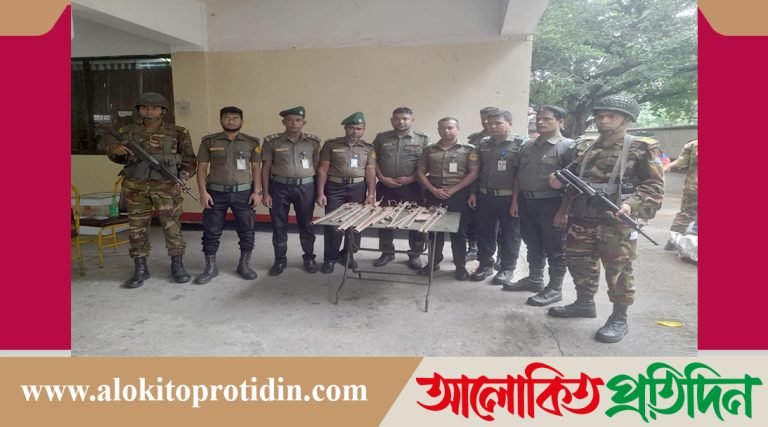 আনসার ভিডিপি কর্মকর্তা মিরপুর, মোহাম্মদ সানোয়ারুল আলম নেতৃত্বে দেশীয় অস্ত্র উদ্ধার 