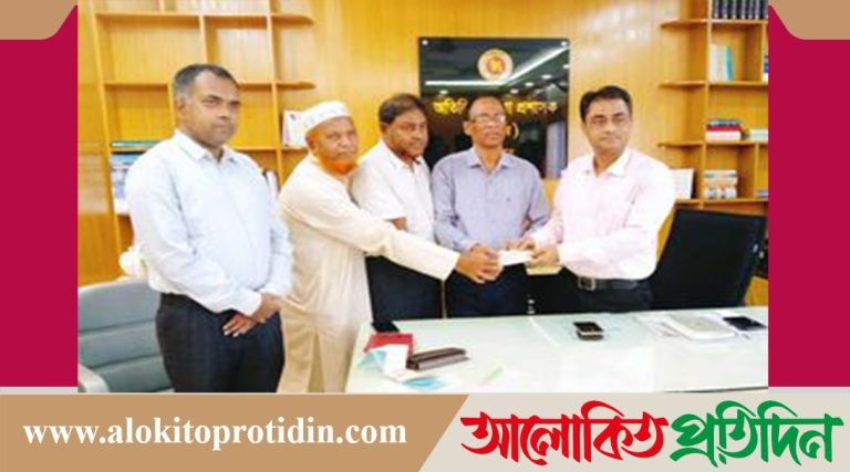 প্রধান উপদেষ্টার ত্রাণ তহবিলে শেরপুর রোভার স্কাউটের ১ লক্ষ টাকার চেক হস্তান্তর