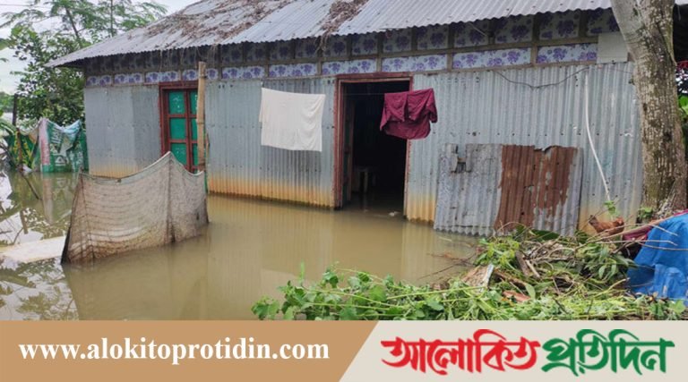 ভারতের আগ্রাসনে ভয়াবহ বন্যা : আখাউড়ায় কিঞ্চিত উন্নতি