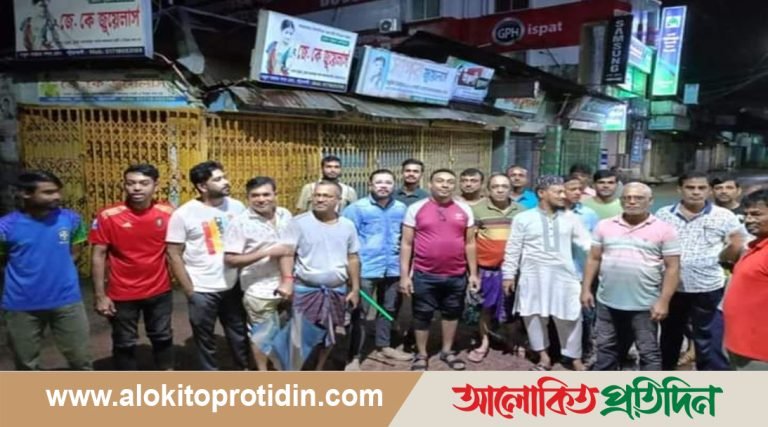 পটুয়াখালীতে দুর্বৃত্তদের হামলার অতংকে ব্যবসায়ীদের রাতভর পাহারা