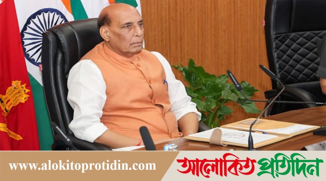 বাংলাদেশ পরিস্থিতি বিশ্লেষণ করে সেনাবাহিনীকে প্রস্তুত থাকতে বললেন ভারতের প্রতিরক্ষামন্ত্রী