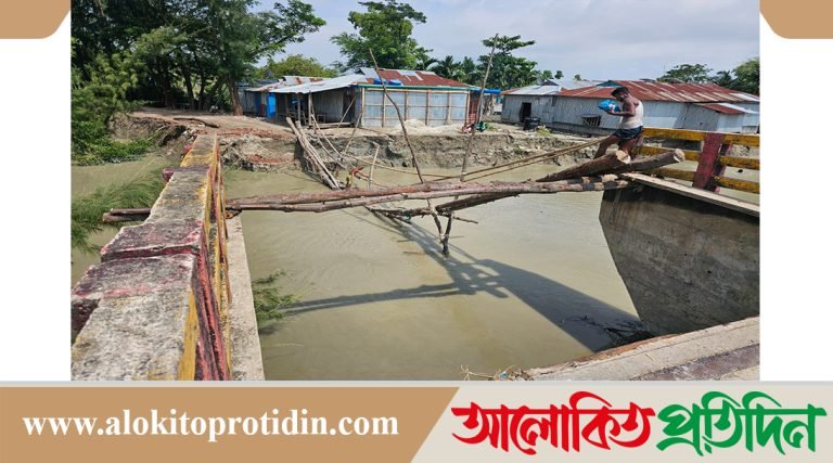 নোয়াখালীর বন্যায় গ্রামীন অবকাঠামো তছনছ জনজীবনে দুর্ভোগ চরমে 