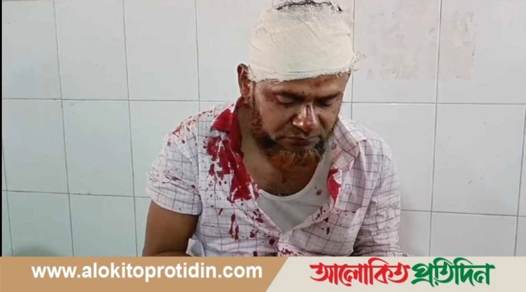 মুক্তাগাছায় সন্ত্রাসী হামলায় অধ্যক্ষসহ ৪জন গুরুতর আহত