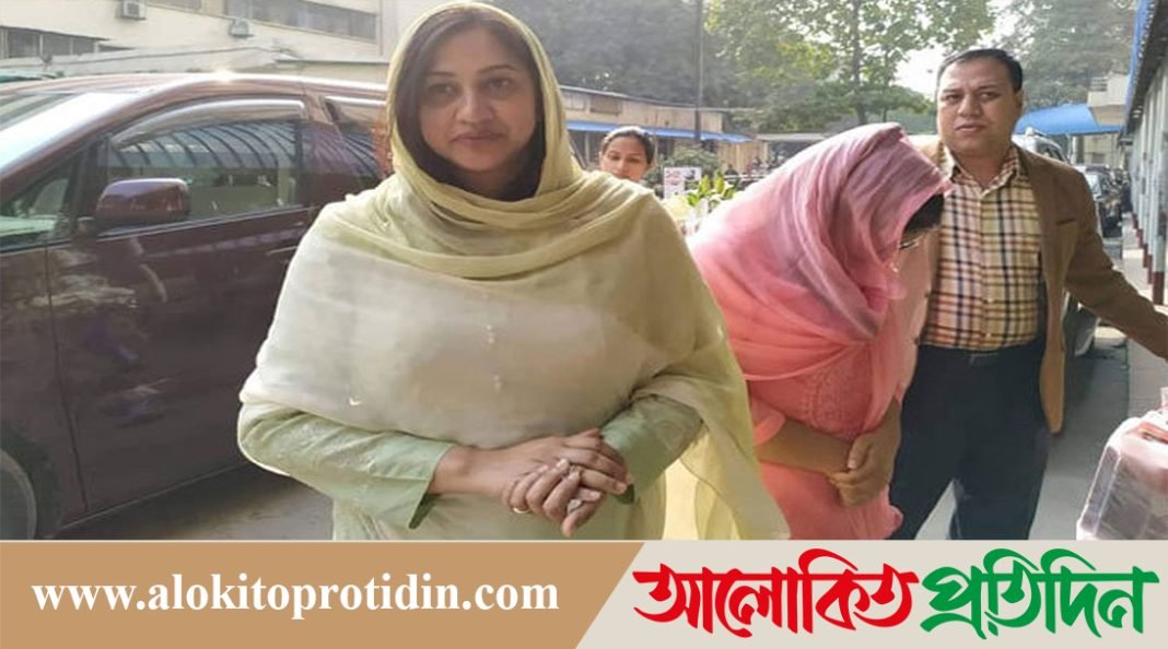 দেশে এসেছে কোকোর স্ত্রী সিঁথি