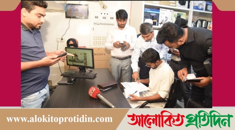 দোকান ভাড়া দিচ্ছে ২২০ টাকা বর্গফুট, সরকার পাচ্ছে ২২ টাকা: উপদেষ্টা আসিফ