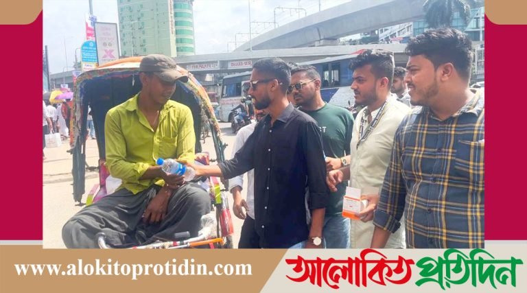 ফার্মগেটে তৃষ্ণার্ত মানুষের মাঝে ছাত্রদলের স্যালাইন ও পানি বিতরণ