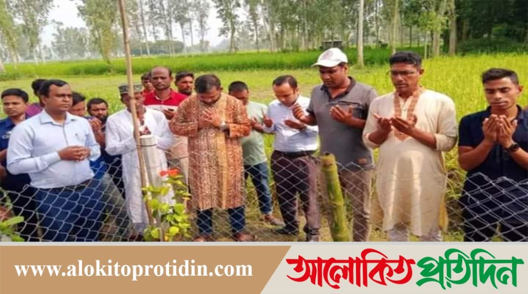 গাইবান্ধার গোবিন্দগঞ্জে শহীদ জুয়েল রানার কবর জিয়ারত করলেন  জেলা প্রশাসক