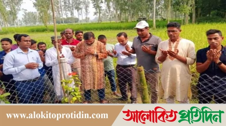 গাইবান্ধার গোবিন্দগঞ্জে শহীদ জুয়েল রানার কবর জিয়ারত করলেন  জেলা প্রশাসক