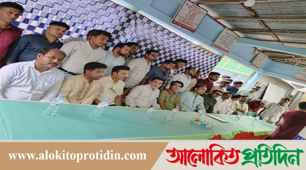 অষ্টগ্রামে বিএনপি নেতৃবৃন্দের পূজা মণ্ডপ পরিদর্শন 