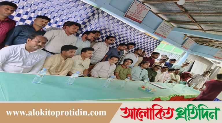 অষ্টগ্রামে বিএনপি নেতৃবৃন্দের পূজা মণ্ডপ পরিদর্শন 