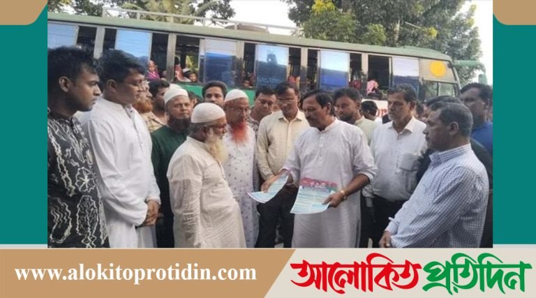 ৩১ দফা বাস্তবায়নে মানিকগঞ্জে বিএনপি নেতার লিফলেট বিতরণ