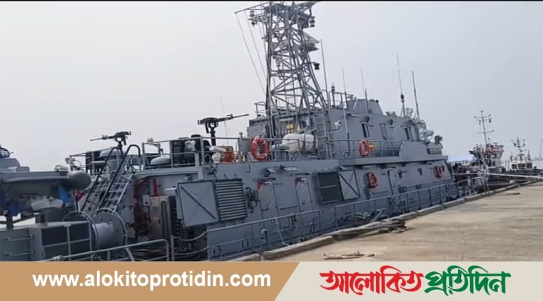 সাগরে ৩১ জেলেসহ ভারতীয় দুটি ট্রলিং জাহাজ আটক