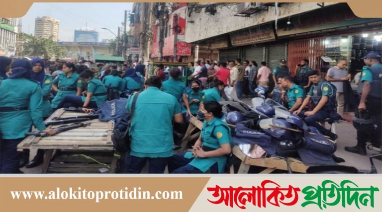  পাল্টাপাল্টি কর্মসূচির ফলে থমথমে জিরো পয়েন্ট, চারপাশে আইনশৃঙ্খলা বাহিনী