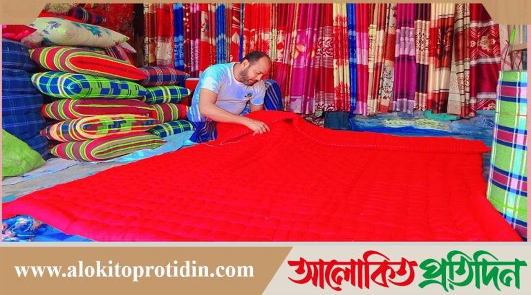 নাগরপুরে লেপ-তোশক তৈরিতে ব্যস্ত ধুনকররা