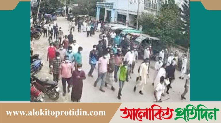 মানিকগঞ্জে ডায়াবেটিক হাসপাতালের দুই কর্মকর্তাকে জুতার মালা গলায় দিয়ে লাঞ্ছিত 