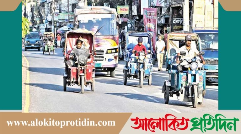 চট্টগ্রাম শহরে ব্যাটারি চালিত রিকশা নিয়ে চোর-পুলিশ খেলা হচ্ছে
