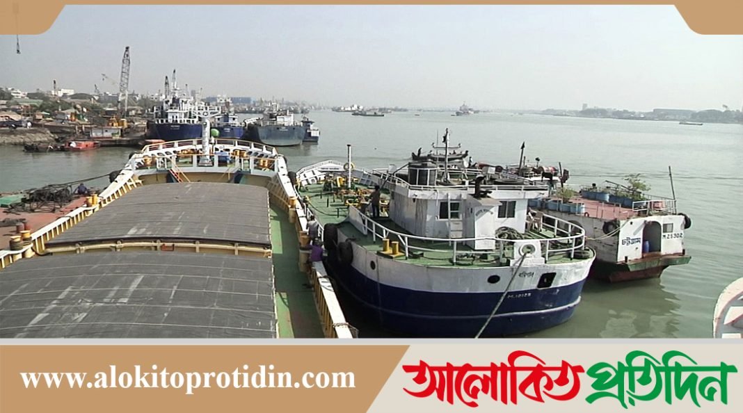 দেশব্যাপী নৌযান শ্রমিকদের কর্মবিরতি, পণ্য খালাস বন্ধ