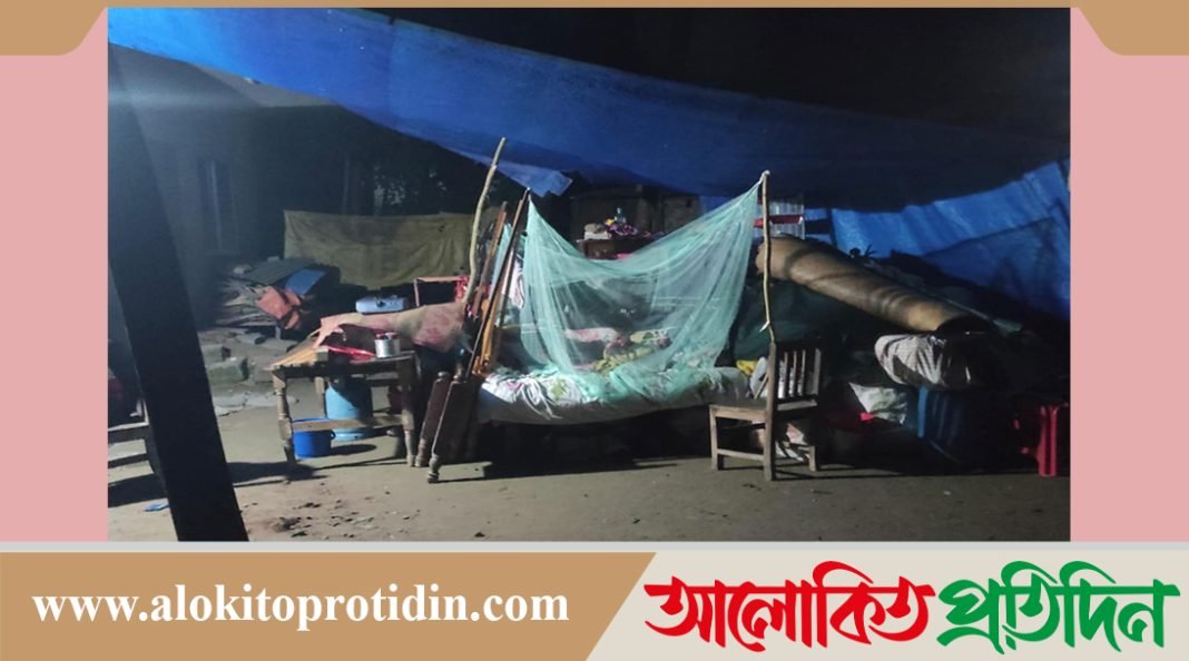 আদালতের রায়ের মারপ্যাচে হাতিয়ায় খোলা আকাশের নিচে অসহায় পরিবার