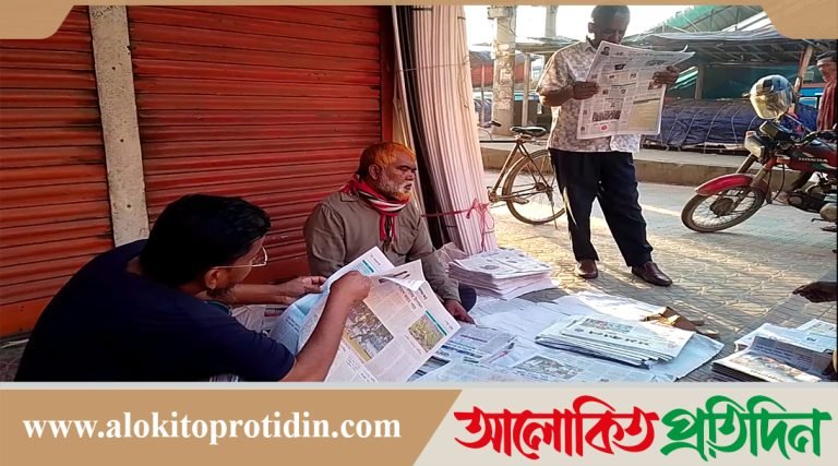 ভালো নেই মানিকগঞ্জের সংবাদপত্র হকাররা, জীবনমান উন্নয়নে কল্যাণ ট্রাস্টটের দাবি 