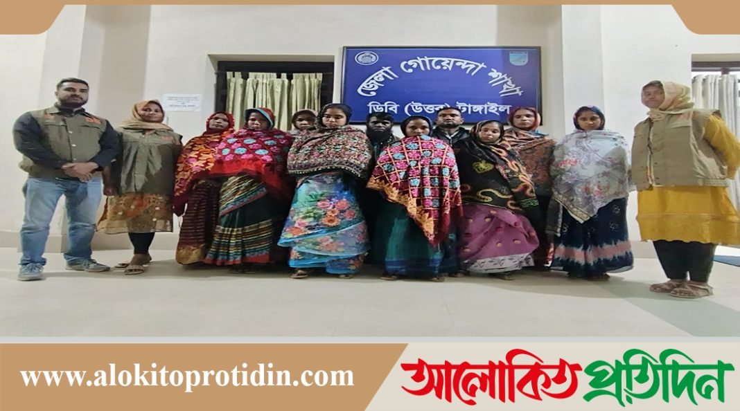 টাঙ্গাইলে ডাকাতির প্রস্তুতিকালে ডাকাত দলের ৮ নারী সদস্যসহ গ্রেপ্তার ১০