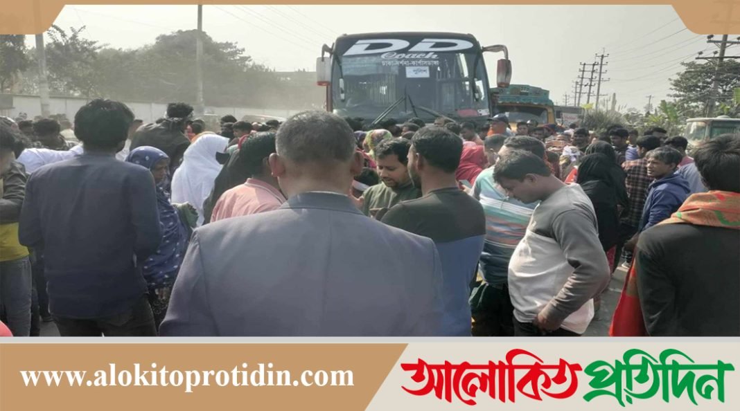 ঢাকা-আরিচা মহাসড়ক অবরোধে যানচলাচল বন্ধ 