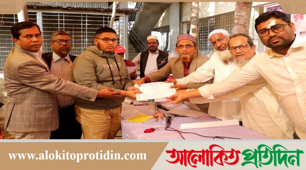 মানিকগঞ্জে বৃত্তিপ্রাপ্ত শিক্ষার্থীদের পুরস্কার বিতরণ