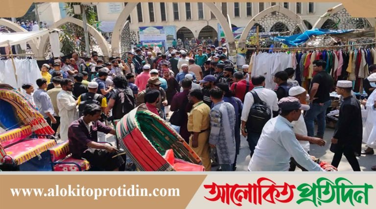 বায়তুল মোকাররমে বাড়তি নিরাপত্তা,মুসল্লিদের তল্লাশি