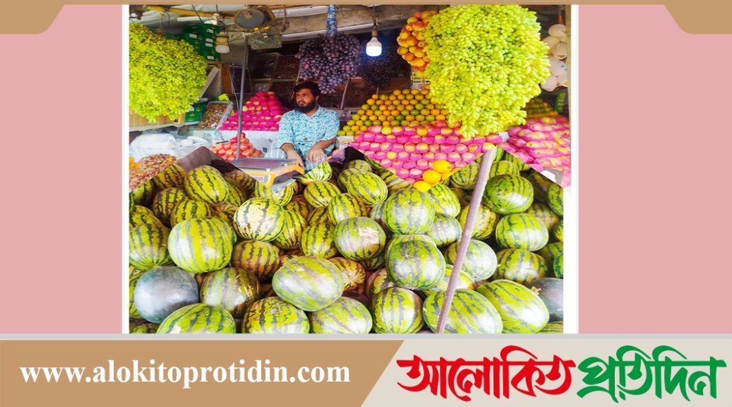 কুমিল্লার কোম্পানিগঞ্জে রোজা উপলক্ষে ফলের বাজার চড়া