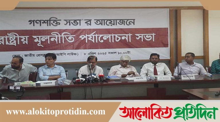 ড. ইউনূস নির্মোহভাবে কাজ করে ম্যাজিক দেখাচ্ছেন : মান্না