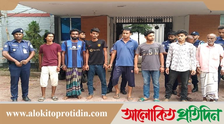 মানিকগঞ্জে চিত্রশিল্পীর বাড়িতে আগুনের ঘটনায় রিমান্ড চেয়ে ৮ আসামিকে আদালতে প্রেরণ