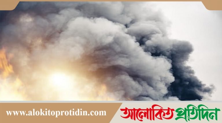 বিস্ফোরণে কেঁপে উঠলো লাহোর