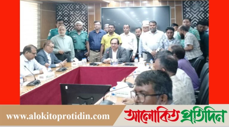 সচিবালয়ে কর্মচারীদের সঙ্গে বৈঠকে ৩ সচিব!