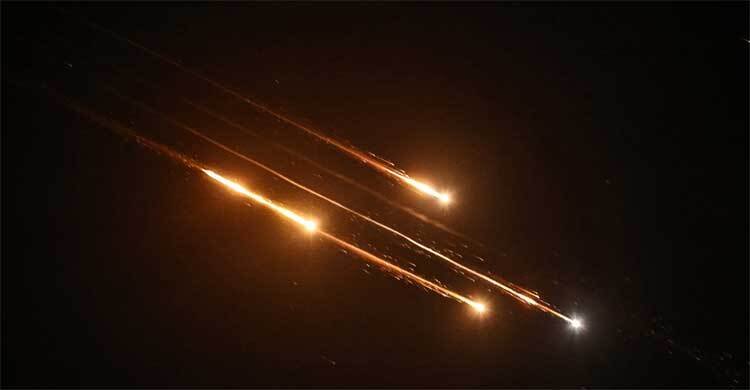 ইসরায়েলের বেন গুরিয়ন বিমান বন্দরে নতুন করে ক্ষেপণাস্ত্র হামলা চালিয়েছে ইরান