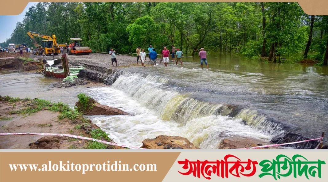 বৃষ্টি, বন্যা-ভূমিধসে বিপর্যস্ত উত্তর-পূর্ব ভারত, নিহত অন্তত ৩০