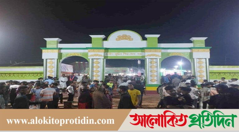 বিনোদন প্রেমীদের পদচারণায় মুখরিত নীলফামারীর গ্রামীণ কুটিরশিল্প মেলা