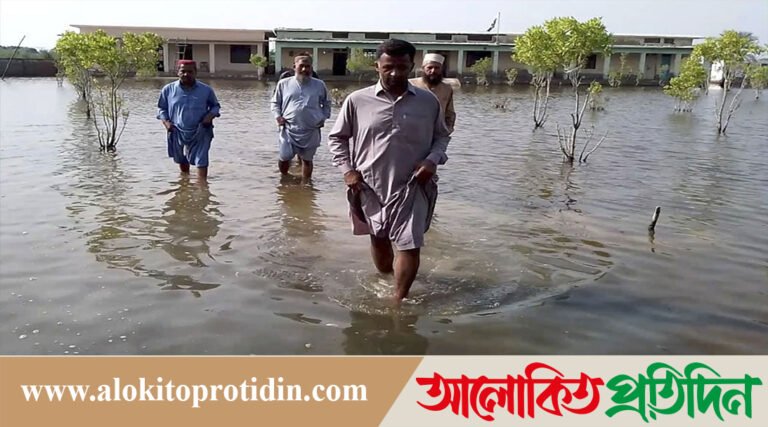 পাকিস্তানে ভারী বৃষ্টিপাত ও আকস্মিক বন্যায় মৃতের সংখ্যা ছাড়াল ১০০