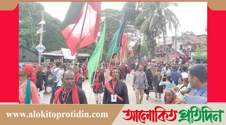 পবিত্র আশুরা উপলক্ষে মানিকগঞ্জের গড়পাড়ায় ইমামবাড়ী থেকে ১০১তম শোক মিছিল
