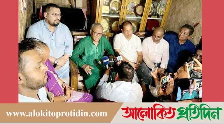 ‘গোল্ডেন গার্ল’ খ্যাত ফুটবলার ঋতুপর্ণার ক্যানসার আক্রান্ত মায়ের পাশে তারেক রহমান!