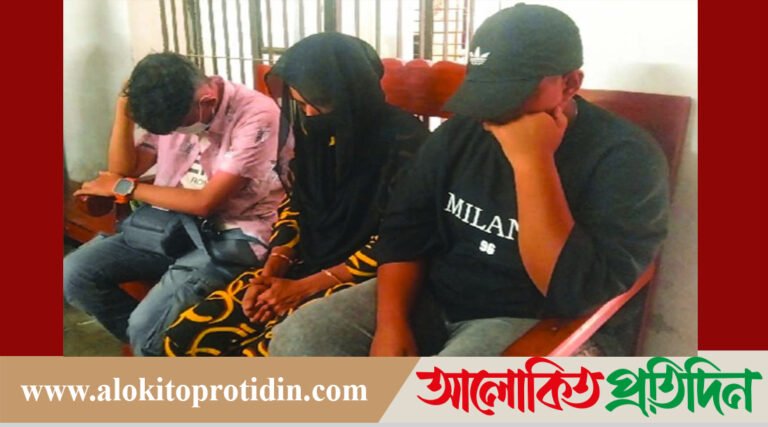 তরুণীর প্রেমের টানে ঘর ছাড়লেন চার সন্তানের জননী!