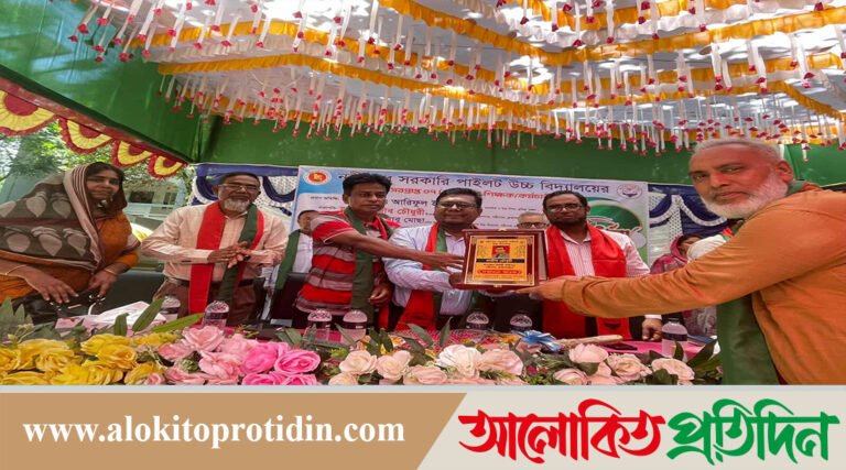নবীনগর সরকারি পাইলট উচ্চ বিদ্যালয়ে অবসরপ্রাপ্ত শিক্ষক-কর্মচারীদের বিদায় সংবর্ধনা অনুষ্ঠিত