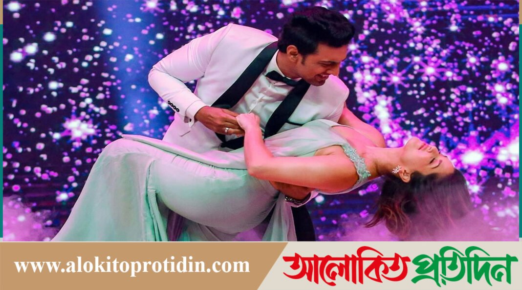 দেবের সঙ্গে সানি লিওনের রোম্যান্টিক ডান্সের সেই মুহূর্ত, ভাইরাল ভিডিও