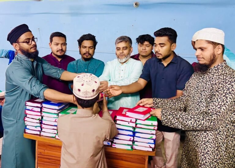 এতিম হিফজ শিক্ষার্থীদের হাতে নতুন কোরআন তুলে দিল দূর্বার তারুণ্য ফাউন্ডেশন
