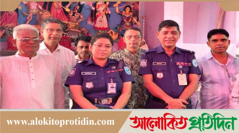 ঘাটাইলে পূজা মণ্ডপ পরিদর্শন করলেন অতিরিক্ত পুলিশ সুপার ও ওসি